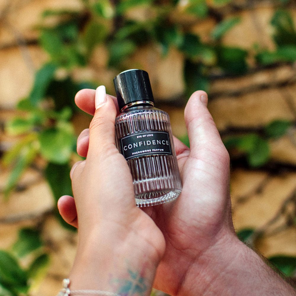 Eye Of Love Confidence Pheromone Cologne - 50 ml - Citrus Musk Scented Pheromone Cologne for Men to attract Women - 50 ml Spray - Mr and Mrs D's