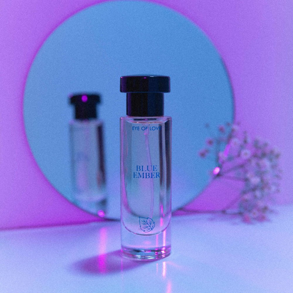 Eye Of Love Love In Bloom Blue Ember Pheromone Cologne - 30ml - Citrus & Cedar Scented Pheromone Cologne for Men to attract Women - 30 ml Spray - Mr and Mrs D's