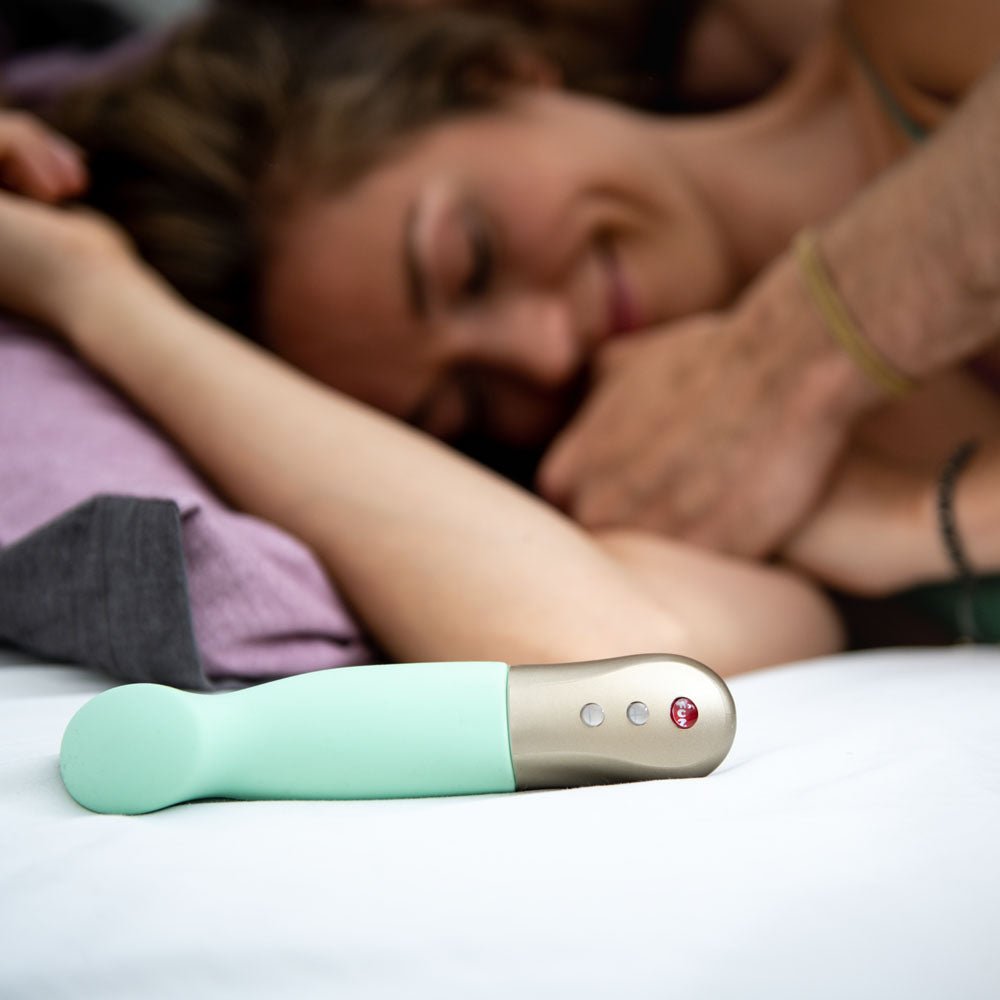 Fun Factory SUNDAZE pistachio - Pistachio Green 17.5 cm USB Rechargeable Thrusting Vibrator - Mr and Mrs D's